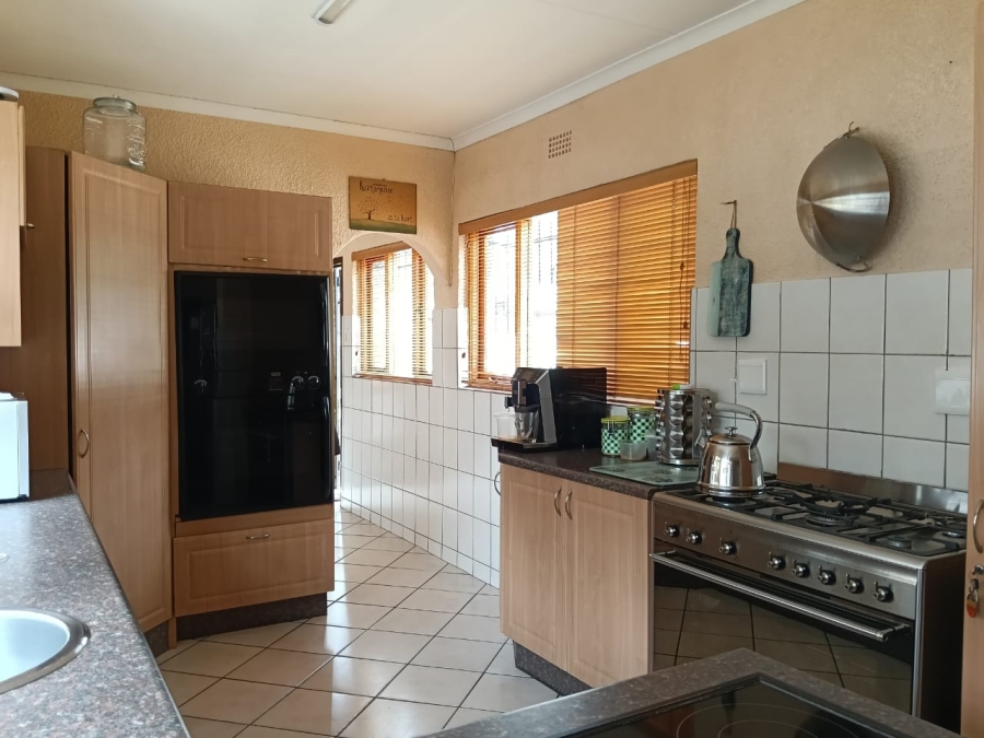 5 Bedroom Property for Sale in Loumar Western Cape